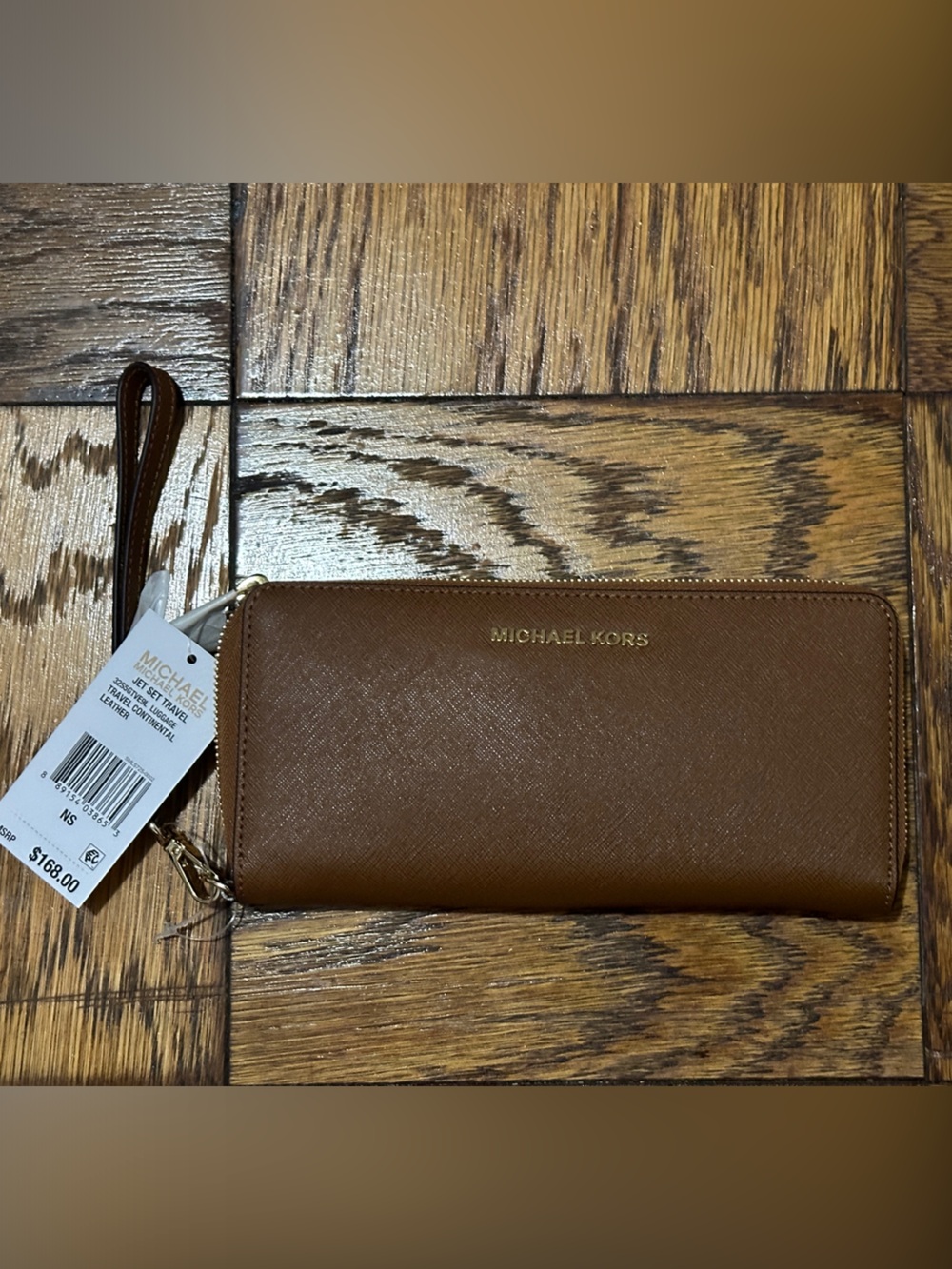 *NWT Michael Kors Wristlet Wallet with Gold Logo